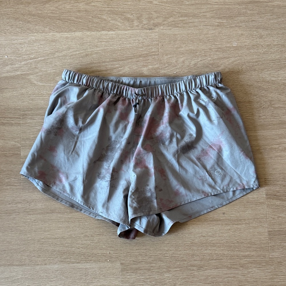 Mountain Hardwear Women's Athletic Shorts in Light Gray with Pink Accents